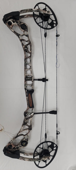 Mathews Halon Compound Bow 70# 31" Right Hand - Lost Camo XD